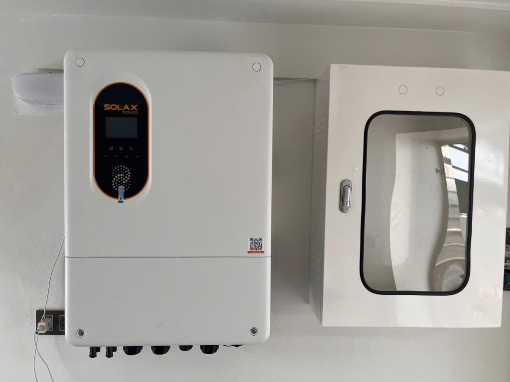 Dự Án Điện Mặt Trời 12kWp Lưu Trữ Solax 16kWh Cho trụ sở văn phòng công ty DSF Tech (Him Lam)